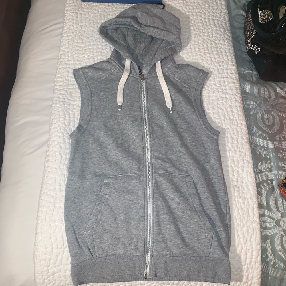 Sleeveless zipper sweater